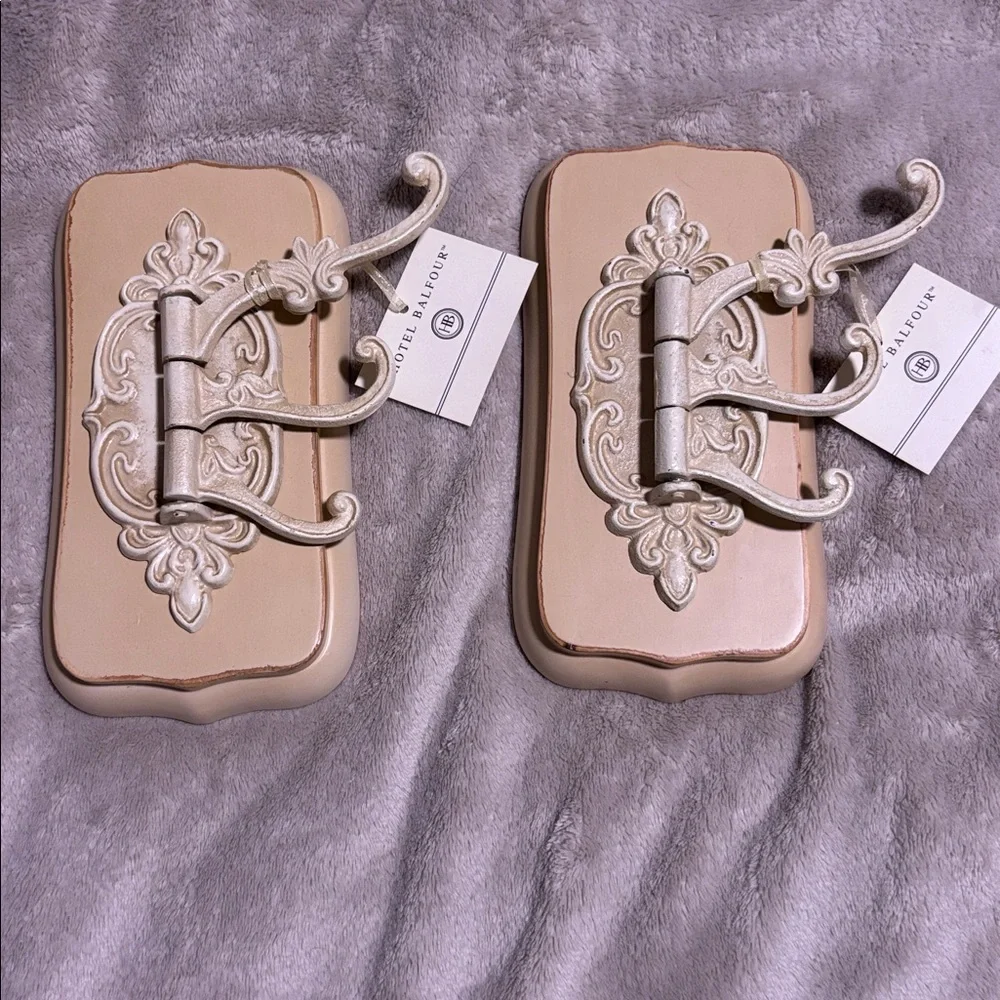 Shabby Chic Wall Hooks with Ornate Design… 2 Plaques 8x5 Inches Each…NWT